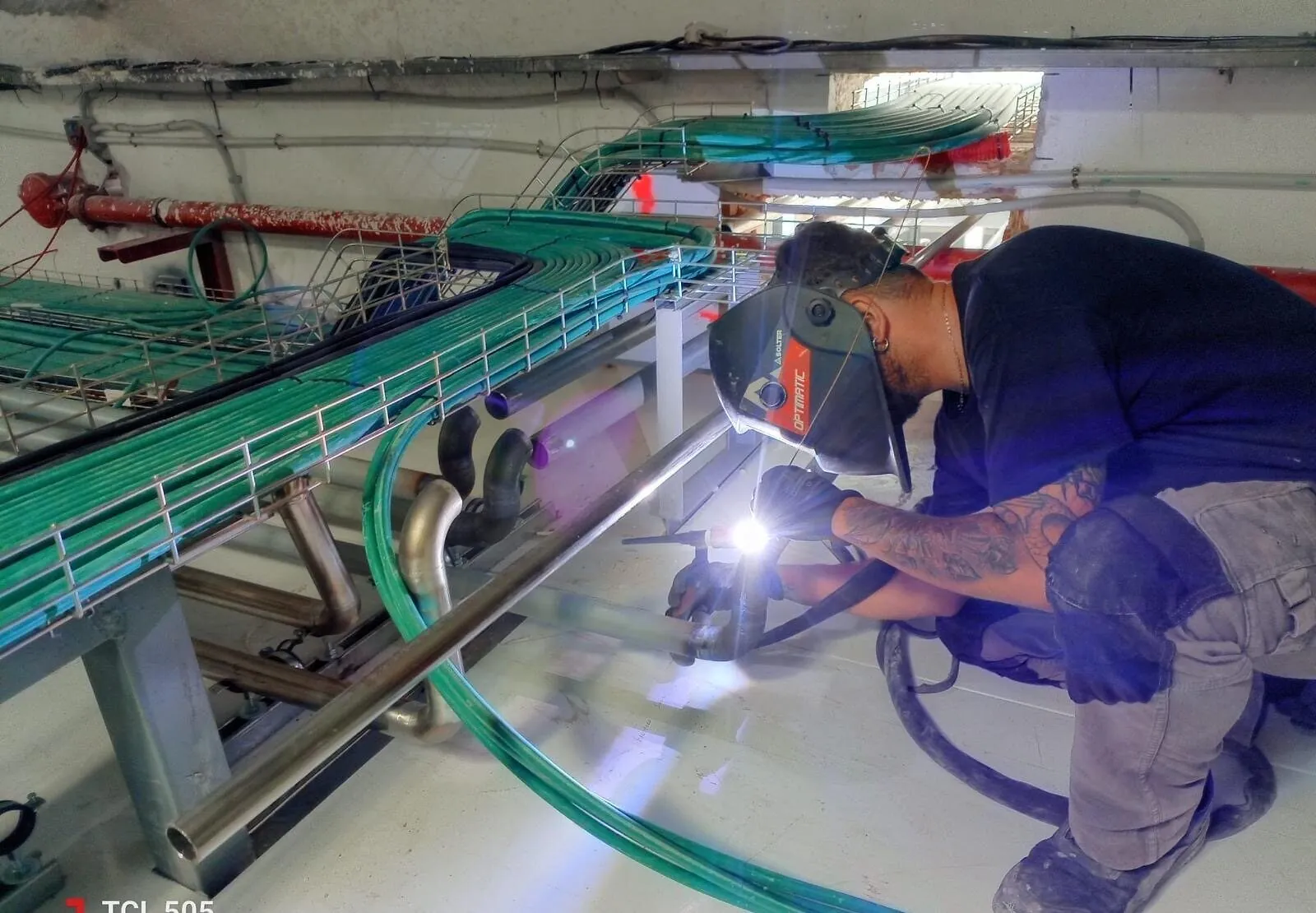 Soldadura TIG de tuberías de acero inoxidable en una instalación industrial de MSP Soldaduras
